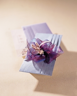 포토 JPG 스튜디오촬영 디자인 리본 문구용품 봉투 편지봉투 실내 그림자 근접촬영 사람없음 아웃포커스 장식 편지 우편물 편지지 안부 소식_알림 국내포토 뷰포인트 컨셉 촬영기법 내부 오브젝트 파일형식