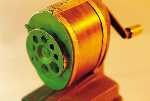 포토 JPG 스튜디오촬영 문구용품 학용품 실내 손잡이 근접촬영 사람없음 아웃포커스 한개 연필 도구 오브젝트 연필깎이 수동 국내포토 1 뷰포인트 촬영기법 내부 필기구 파일형식