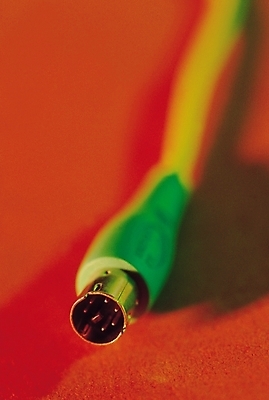 포토 JPG 스튜디오촬영 생활용품 실내 그림자 근접촬영 사람없음 아웃포커스 한개 컴퓨터용품 콘센트 플러그 연결 접속 오브젝트 전자 잭 연결잭 국내포토 1 뷰포인트 촬영기법 내부 파일형식