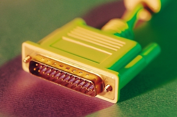 포토 JPG 스튜디오촬영 통신 실내 그림자 근접촬영 사람없음 아웃포커스 컴퓨터 한개 컴퓨터용품 사무용품 거래 전선 연결 전자 포트 잭 연결선 국내포토 1 뷰포인트 문구용품 촬영기법 내부 전자제품 오브젝트 파일형식