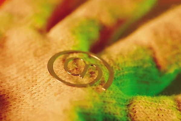 포토 JPG 스튜디오촬영 손 기호 잡화 생활용품 장갑 인터넷 실내 근접촬영 아웃포커스 신체부위 직물 면 작업 이메일 심볼 골뱅이기호 면장갑 국내포토 문자 뷰포인트 촬영기법 사람 내부 오브젝트 파일형식