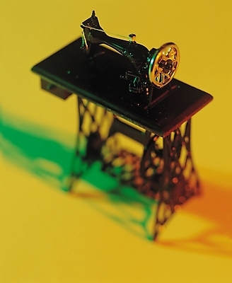 포토 JPG 스튜디오촬영 생활용품 실내 그림자 사람없음 아웃포커스 전자제품 기계 가전제품 도구 바느질 재봉틀 생활가전 국내포토 촬영기법 내부 오브젝트 파일형식