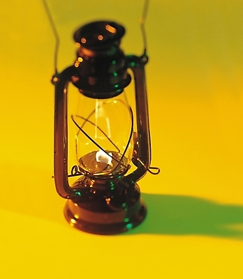 포토 JPG 스튜디오촬영 생활용품 불 조명 실내 그림자 사람없음 아웃포커스 빛 한개 스탠드 램프 석유 휴대용 오브젝트 가열 심지 국내포토 자연요소 1 촬영기법 내부 파일형식