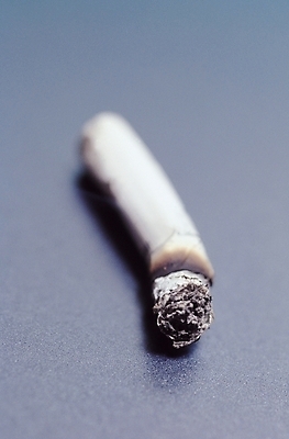 포토 JPG 스튜디오촬영 담배 실내 근접촬영 사람없음 아웃포커스 한개 환경 쓰레기 담뱃재 오브젝트 냄새 담배꽁초 담뱃불 필터 한개비 국내포토 1 뷰포인트 촬영기법 내부 파일형식