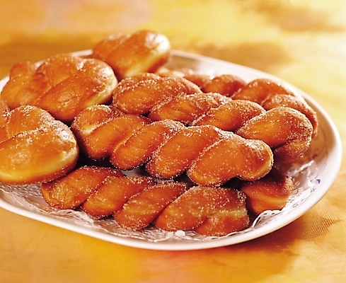 포토 JPG 접시 음식 빵 디저트 근접촬영 사람없음 아웃포커스 제과 빵집 제빵 꽈배기 꽈배기빵 국내포토 식기 뷰포인트 촬영기법 제과제빵 상점 파일형식