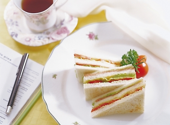 포토 JPG 접시 웰빙 커피 음료 음식 빵 방울토마토 디저트 치즈 한잔 서양음식 샌드위치 사람없음 아웃포커스 장식 책 펜 상추 커피잔 찻잔 컵받침 식빵 햄 제빵 국내포토 1 식기 토마토 채소 잔 유제품 촬영기법 육류 필기구 제과제빵 받침대 파일형식