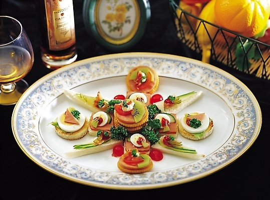 포토 JPG 접시 웰빙 음료 음식 액자 채소 와인잔 과일 디저트 한잔 주류 서양음식 요리 사람없음 아웃포커스 장식 바구니 계란 애피타이저 병 카나페 안주 국내포토 1 식기 술잔 촬영기법 알 파일형식