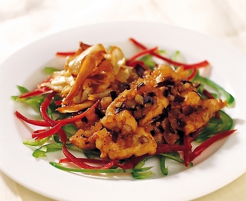 포토 JPG 접시 음식 외국문화 피망 중국문화 육류 요리 근접촬영 사람없음 아웃포커스 장식 중식 치킨 닭고기 튀김 닭 깐풍기 국내포토 동양문화 식기 문화 뷰포인트 채소 식재료 조류 촬영기법 닭고기요리 파일형식