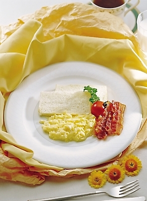 포토 JPG 접시 웰빙 커피 음료 음식 빵 포크 과일 방울토마토 서양음식 요리 사람없음 아웃포커스 장식 계란 식사 우유 아침식사 커피잔 찻잔 컵받침 식빵 햄 제빵 토스트 베이컨 국내포토 식기 토마토 잔 유제품 촬영기법 육류 돼지고기 제과제빵 알 받침대 파일형식