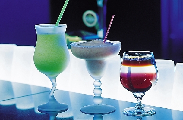 포토 JPG 웰빙 음료 음식 디저트 잔 주류 빨대 사람없음 아웃포커스 컵 와인 주스 칵테일 칵테일잔 세잔 셔벗 슬러쉬 국내포토 식기 술잔 촬영기법 3 파일형식