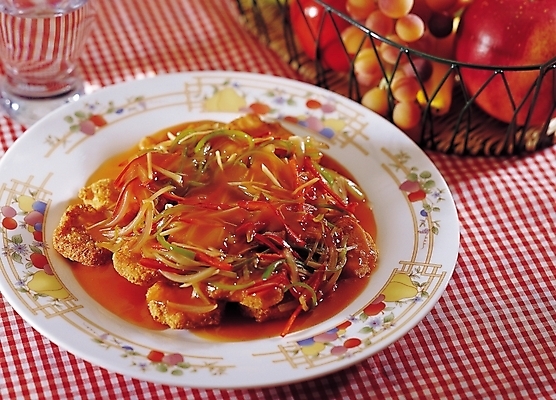 포토 JPG 한국문화 한국전통 접시 한식 음식 채소 과일 육류 요리 사람없음 아웃포커스 바구니 식사 물컵 볶음 제육볶음 국내포토 동양문화 전통 식기 식재료 한국 촬영기법 컵 파일형식