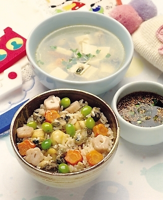 포토 JPG 한국문화 한국전통 그릇 웰빙 한식 음식 채소 밥 요리 사람없음 아웃포커스 식사 당근 굴 대접 상차림 국 간장 두부 국물 야채영양밥 영양밥 은행열매 국내포토 동양문화 전통 식기 열매 어패류 뿌리채소 한국 촬영기법 양념 파일형식