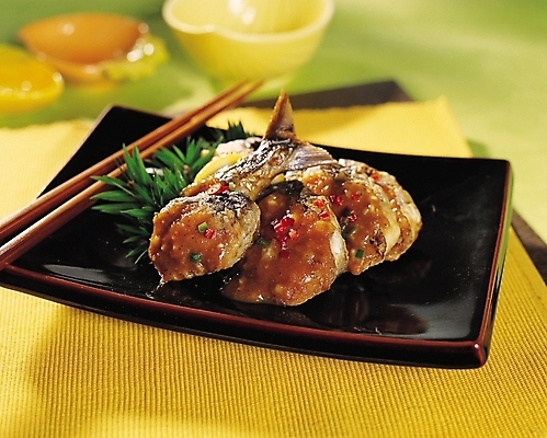 포토 JPG 접시 한식 젓가락 반찬 요리 사람없음 아웃포커스 양념 생선요리 생선구이 꽁치양념구이 국내포토 식기 음식 촬영기법 수저 어류 구이 양념구이 파일형식