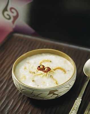 포토 JPG 한국문화 한국전통 웰빙 한식 음식 젓가락 밥 쟁반 수저 요리 사람없음 아웃포커스 숟가락 식사 고명 인삼 대추 죽 잣 인삼죽 국내포토 동양문화 전통 식기 한국 촬영기법 견과류 삼 파일형식