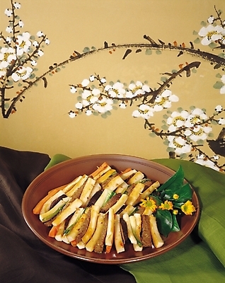 포토 JPG 한국문화 한국전통 접시 꽃 한식 음식 꽃무늬 채소 육류 요리 사람없음 장식 전통무늬 전통문양 당근 전통음식 꼬치 안주 매화 산적 국내포토 식물 동양문화 전통 문양 식기 무늬 식재료 뿌리채소 한국 파일형식