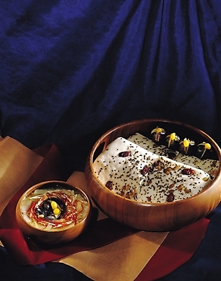 포토 JPG 한국문화 한국전통 그릇 웰빙 한식 음식 떡 요리 사람없음 전통음식 대접 물김치 술떡 국내포토 동양문화 전통 식기 김치 한국 파일형식