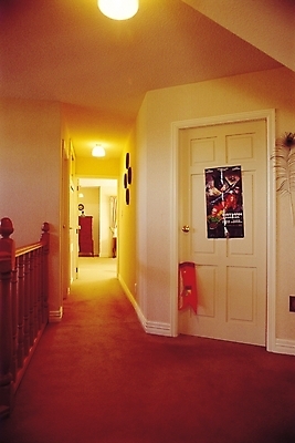 포토 JPG 시설물 웰빙 현대건축 건축 포스터 벽 가구 액자 난간 조명 실내 사람없음 장식 인테리어 문 계단 방 복도 깃털 서랍장 통로 방문 복층 2층 벽장식 국내포토 건축물 디자인 생활용품 내부 층 파일형식