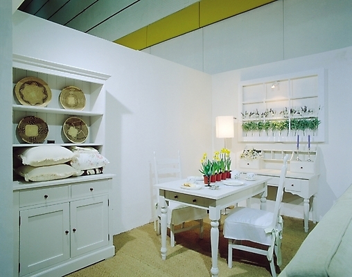 포토 JPG 식물 접시 시설물 웰빙 현대건축 건축 꽃 화분 벽 가구 쿠션 와인잔 의자 초 식탁 탁자 주전자 조명 잔 선반 실내 사람없음 장식 인테리어 주방 식당 커피잔 찻잔 상차림 찻주전자 찬장 컵받침 촛대 장식장 다과 다과상 벽장식 국내포토 식기 건축물 디자인 커피 생활용품 술잔 주방용품 디저트 내부 상점 받침대 파일형식