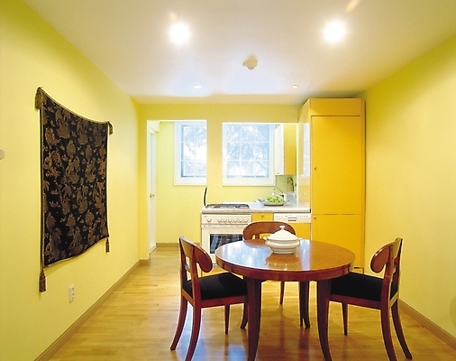 포토 JPG 접시 웰빙 현대건축 벽 가구 의자 과일 창문 식탁 탁자 조명 실내 사람없음 장식 인테리어 주방 식당 카펫 커튼 가스레인지 오븐 찬장 싱크대 조리대 벽장식 국내포토 식기 디자인 건축 생활용품 내부 상점 가전제품 레인지 개수대 파일형식