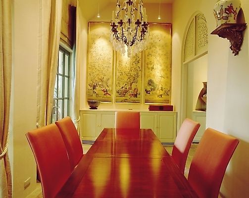 포토 JPG 시설물 웰빙 현대건축 건축 벽 의자 창문 식탁 탁자 조명 선반 실내 사람없음 장식 인테리어 문 주방 식당 커튼 벽화 그림 샹들리에 국내포토 건축물 디자인 가구 내부 상점 파일형식