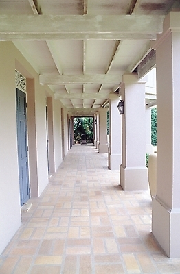 포토 JPG 주간 시설물 현대건축 건축 벽 바닥 주택 실내 사람없음 야외 건물 장식 인테리어 문 원근감 기둥 건축부분 복도 통로 외등 국내포토 자연요소 건축물 디자인 뷰포인트 내부 파일형식