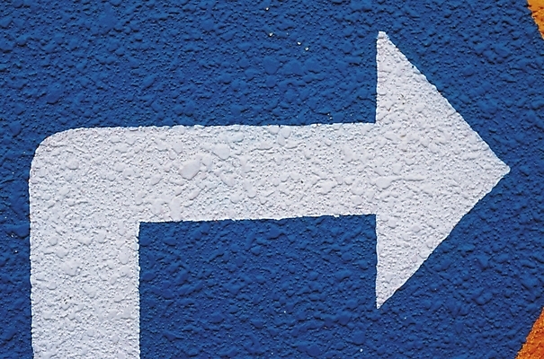 포토 JPG 기호 표지 화살표 벽 표시 사람없음 픽토그램 표지판 오른쪽 방향 신호 위치 길안내 방향지시 국내포토 문자 안내 알림판 파일형식