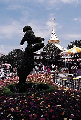 포토 JPG 주간 나무 식물 공원 꽃 여행 꽃밭 의자 탁자 휴가 풍경 여러명 야외 울타리 도시풍경 정원 테마파크 놀이공원 도시 파라솔 놀이기구 조경 동물모양 풍선 조경수 상업시설 국내포토 자연요소 모양 동물 공공시설 가구 다수 놀이 사람 담장 공간 시설 상업 파일형식