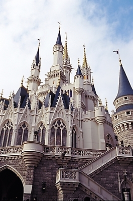 포토 JPG 주간 구름 건축물 공원 건축 로우앵글 여행 고건축 건축양식 서양건축 하늘 휴가 풍경 사람없음 야외 건물 도시풍경 정원 테마파크 놀이공원 도시 성 상업시설 국내포토 자연요소 공공시설 뷰포인트 해외건축 놀이 공간 시설 상업 파일형식