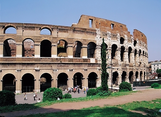 포토 JPG 주간 나무 식물 시설물 건축물 건축 유럽 나라 외국문화 여행 고건축 유적 건축양식 해외건축 서양건축 유적지 유럽건축 휴가 여러명 야외 도시풍경 경기장 이탈리아 세계문화유산 보행자 로마 이탈리아문화 콜로세움 원형경기장 지명 국내포토 자연요소 전통 해외 문화 다수 스포츠시설 사람 풍경 문화재 도시 유럽문화 파일형식
