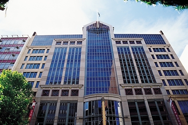 포토 JPG 주간 나무 식물 구름 해외풍경 로우앵글 건축양식 서양건축 자연 하늘 풍경 빌딩 사람없음 야외 건물 도시풍경 현수막 도시 국내포토 자연요소 해외 건축물 건축 뷰포인트 해외건축 생태계 파일형식