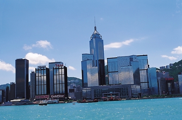 포토 JPG 주간 구름 해외풍경 건축 교통수단 수상교통 자연 하늘 산 풍경 빌딩 사람없음 야외 건물 강 도시풍경 고층빌딩 도시 선박 국내포토 자연요소 해외 건축물 교통 생태계 파일형식