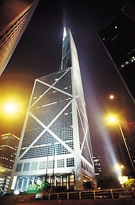 포토 JPG 나무 식물 해외풍경 건축 로우앵글 야경 가로등 난간 자연 조명 빌딩 사람없음 야외 건물 빛 도시풍경 고층빌딩 어둠 도시 저녁 국내포토 해외 건축물 공공시설 뷰포인트 풍경 야간 생태계 파일형식 풍경_경치