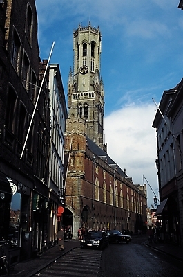 포토 JPG 주간 구름 시설물 건축물 건축 도로 육상교통 교통수단 여행 교통 고건축 서양건축 자동차 하늘 휴가 여러명 야외 건물 도시풍경 상점 차도 도시 보행자 시계탑 두대 국내포토 자연요소 길 다수 2 해외건축 교통시설 사람 풍경 탑 파일형식