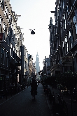 포토 JPG 주간 나무 식물 해외풍경 건축물 도로 길 육상교통 교통수단 가로등 자연 거리 주택 간판 사람 풍경 여러명 야외 건물 도시풍경 상점 자전거 어둠 도시 보행자 주택가 노천카페 국내포토 자연요소 해외 공공시설 건축 다수 교통 교통시설 바이크 카페 생태계 파일형식