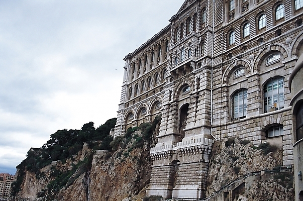포토 JPG 주간 구름 해외풍경 시설물 건축물 건축 여행 고건축 서양건축 하늘 휴가 풍경 사람없음 야외 건물 도시풍경 절벽 도시 암벽 국내포토 자연요소 해외 해외건축 파일형식