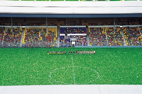 포토 JPG 주간 시설물 현대건축 건축 스포츠 스포츠시설 축구선수 운동선수 사람 경기 잔디 여러명 야외 도시풍경 축구 스타디움 경기장 심판 군중 축구장 축구경기 객석 월드싸커 국내포토 자연요소 식물 건축물 다수 풍경 구기 도시 시설 파일형식