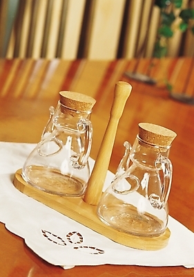 포토 JPG 생활용품 식탁 탁자 주방용품 유리병 실내 사람없음 아웃포커스 장식 인테리어 주방 오브젝트 양념통 코르크 조미료통 국내포토 디자인 가구 병_용기 촬영기법 통 내부 양념 파일형식