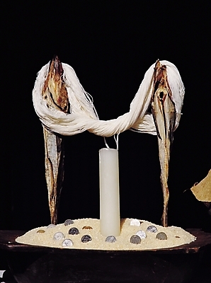 포토 JPG 종교 음식 돈 두마리 초 종교용품 어류 사람없음 동전 쌀 실 무속 실타래 굿 무당 미신 북어 액땜 액막이 토속신앙 국내포토 2 곡류 수중동물 재산 파일형식