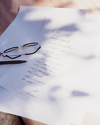 포토 JPG 문자 시설물 잡화 건축 종이 안경 그림자 사람없음 필기구 펜 편지 국내포토 건축물 문구용품 파일형식