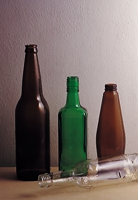 포토 JPG 생활용품 술병 유리병 사람없음 장식 인테리어 여러개 병 오브젝트 맥주병 소주병 빈병 국내포토 식기 디자인 다수 병_용기 맥주 주류 소주 파일형식