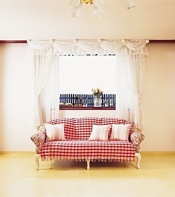 포토 JPG 시설물 현대건축 건축 꽃 화분 쿠션 거실 창문 실내 사람없음 장식 인테리어 소파 방 건축부분 커튼 오브젝트 국내포토 식물 건축물 디자인 의자 내부 파일형식