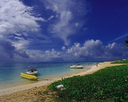 포토 JPG 주간 식물 구름 웰빙 사계절 계절 교통수단 바다 교통 수상교통 자연 하늘 레저 휴가 풍경 여러명 해변 야외 여름 레포츠 관광지 여름휴가 바캉스 여행객 보트 휴양지 바나나보트 선박 국내포토 자연요소 여행 다수 배_교통 사람 장소 생태계 파일형식 여름_계절