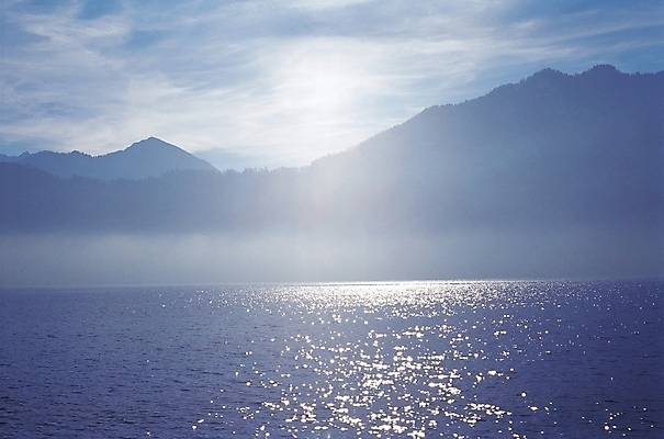 포토 JPG 주간 구름 바다 섬 자연 하늘 산 풍경 사람없음 야외 햇빛 안개 국내포토 자연요소 날씨 태양 생태계 파일형식