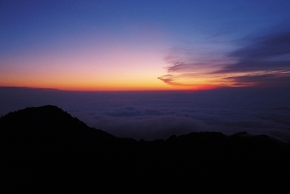 포토 JPG 구름 섬 자연현상 자연 하늘 산 풍경 사람없음 야외 노을 어둠 일몰 저녁 국내포토 자연요소 야간 생태계 파일형식