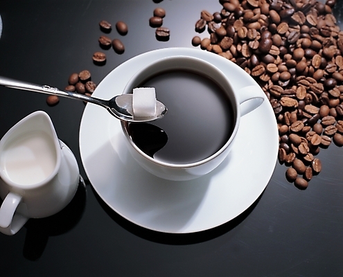 포토 JPG 커피 음식 백그라운드 실내 사람없음 우유 원두 커피잔 찻잔 티스푼 각설탕 프림 국내포토 음료 잔 유제품 내부 숟가락 설탕 파일형식