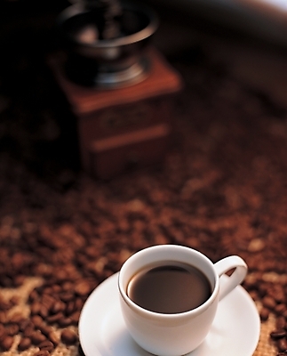 포토 JPG 커피 음식 백그라운드 실내 사람없음 원두 커피잔 찻잔 그라인더 프림 국내포토 음료 잔 내부 커피용품 파일형식