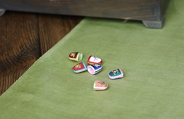 포토 JPG 주간 한국문화 한국전통 전통 생활용품 백그라운드 사람없음 야외 보호 바느질 골무 국내포토 자연요소 동양문화 컨셉 한국 오브젝트 파일형식