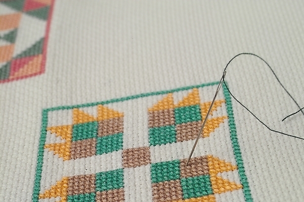 포토 JPG 스튜디오촬영 문양 패턴 도안 사람없음 직물 바늘 실 오브젝트 십자수 공단 십자수바늘 국내포토 무늬 실내 도구 파일형식