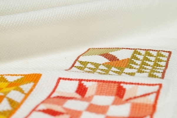 포토 JPG 스튜디오촬영 문양 패턴 도안 사람없음 직물 바늘 실 오브젝트 십자수 공단 십자수바늘 국내포토 무늬 실내 도구 파일형식