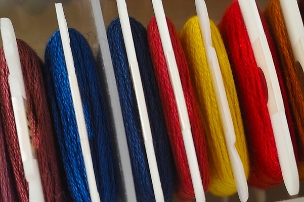 포토 JPG 스튜디오촬영 생활용품 사람없음 실 바느질도구 오브젝트 십자수 십자수바늘 보빈 국내포토 실내 실타래 파일형식